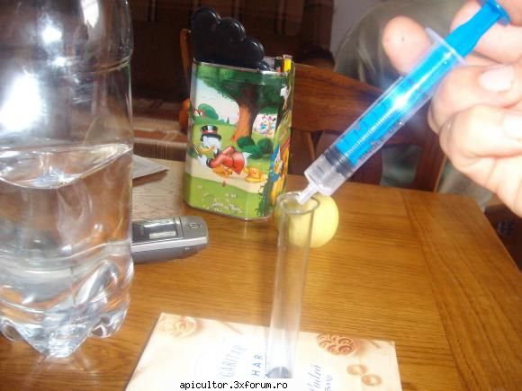 ANALIZA miere de mana - 2. Se iau 2 ml. apa distilata - PRODUSELE ALBINELOR