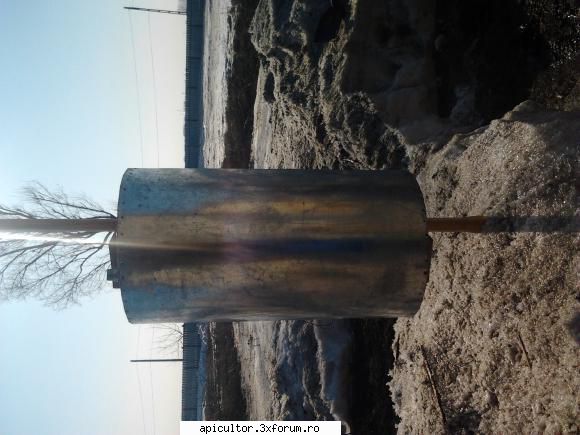Extractor cu o rama - eu in 2 ore am construito, in partea de jos - EXTRACTOARE MIERE