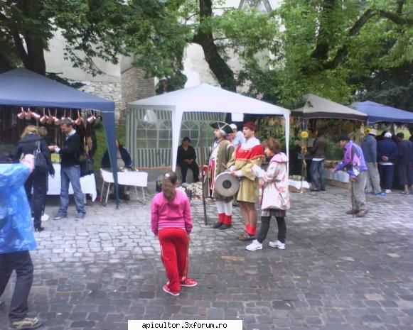 Fotografiile lui prisecarul - vizitatori, cu toate ca ploua - POZE