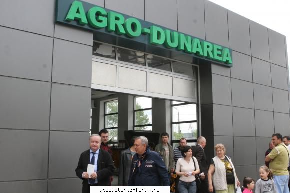 TARGUR APICOL GALATI 2011 - cateva imagini de la alte targuri care au avut - TARGURI APICOLE