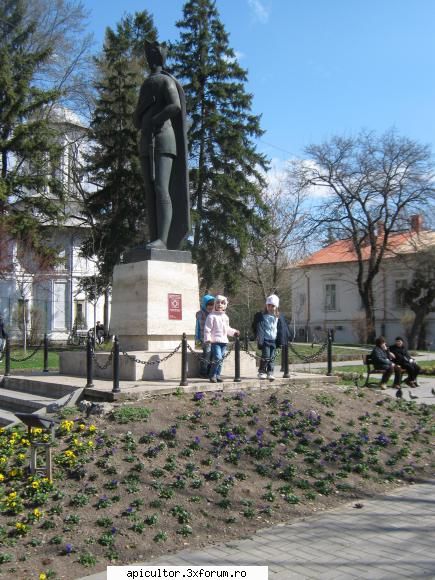 T�rgul Apicol Oltenia -Rm. V�lcea - Poza 3 Mircea si urmasii urmasilor lui - TARGURI APICOLE