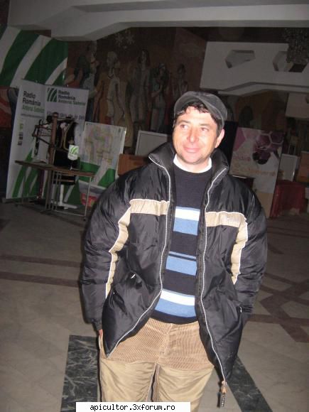 Targul Mierii-Campina 2011 - Un prieten care a venit cu mine la targ - TARGURI APICOLE