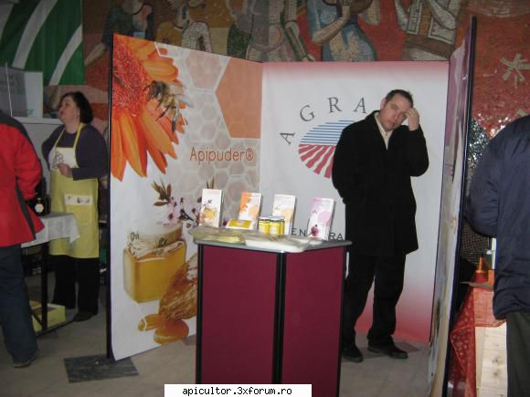 Targul Mierii-Campina 2011 - eusebiu - TARGURI APICOLE
