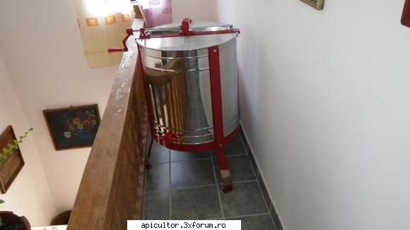 Vand centrifuga 4 rame inox alimentar. - am urcat cateva poze cu centrifuga - VANZARI ECHIPAMENTE APICOLE