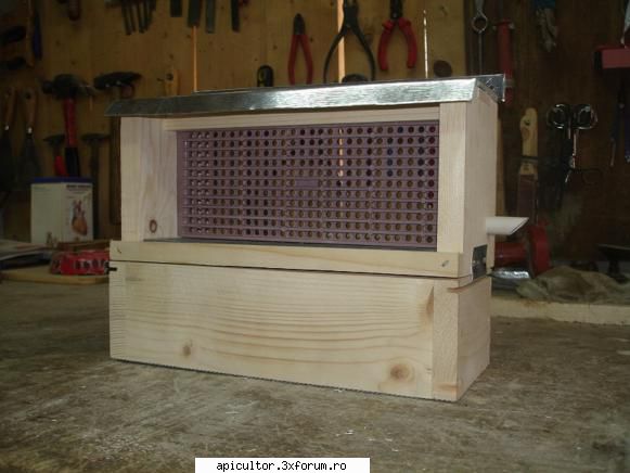 colector polen - acum ininte de papadie, colector de polen 32 lei - VANZARI ECHIPAMENTE APICOLE