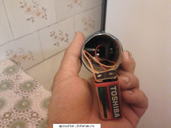 varojet - motorasu de 6 v,intrerupatorul si bateria de 9 v - SCHITE SI PLANURI